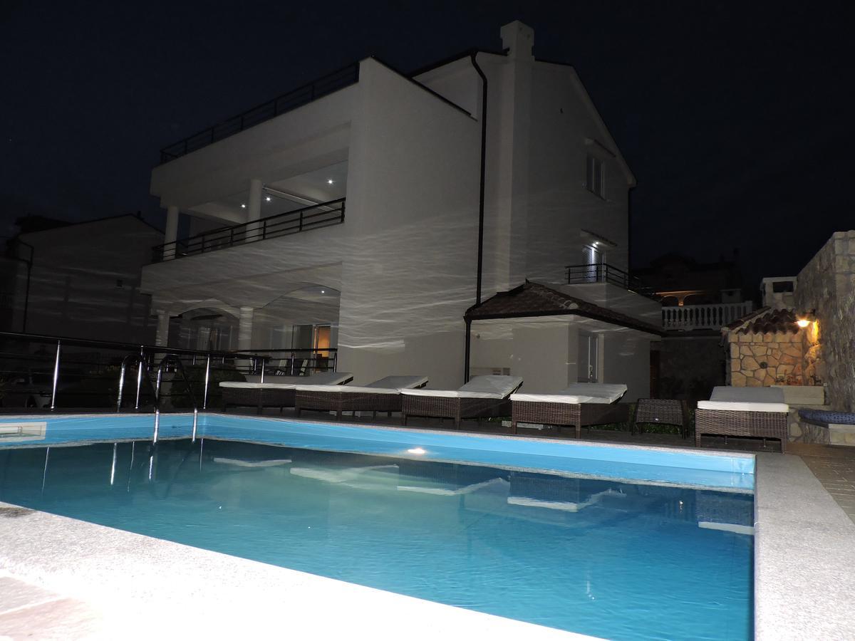 Apartments Villa Residenca Novi Vinodolski Exterior foto